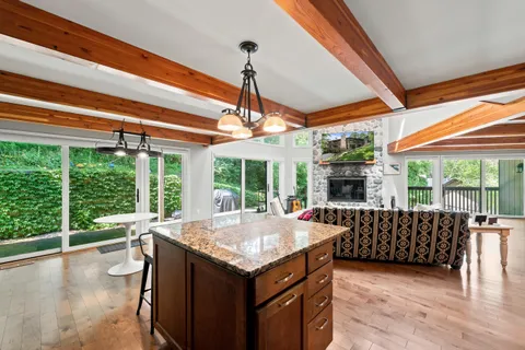 $627,500 | 850 Hillside Drive, Unit GG1, Fontana, WI 53125