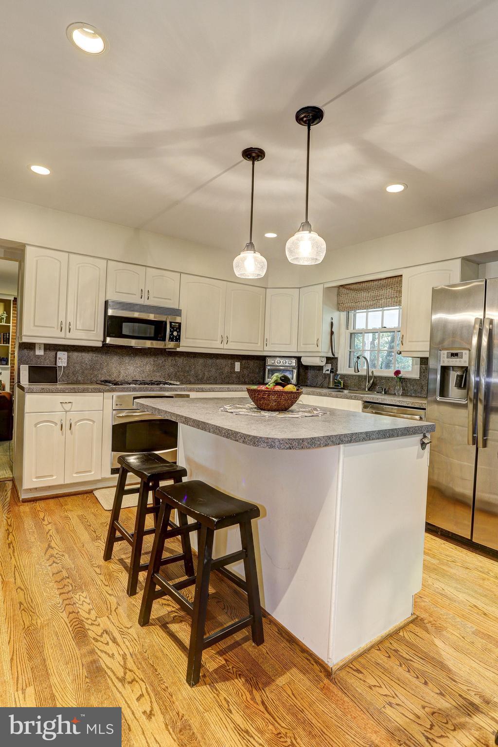 903 Bosley Road Hunt Valley, MD 21030 - Photo 14 of 45 Eat-In Kitchen | Center Island | Breakfast Bar