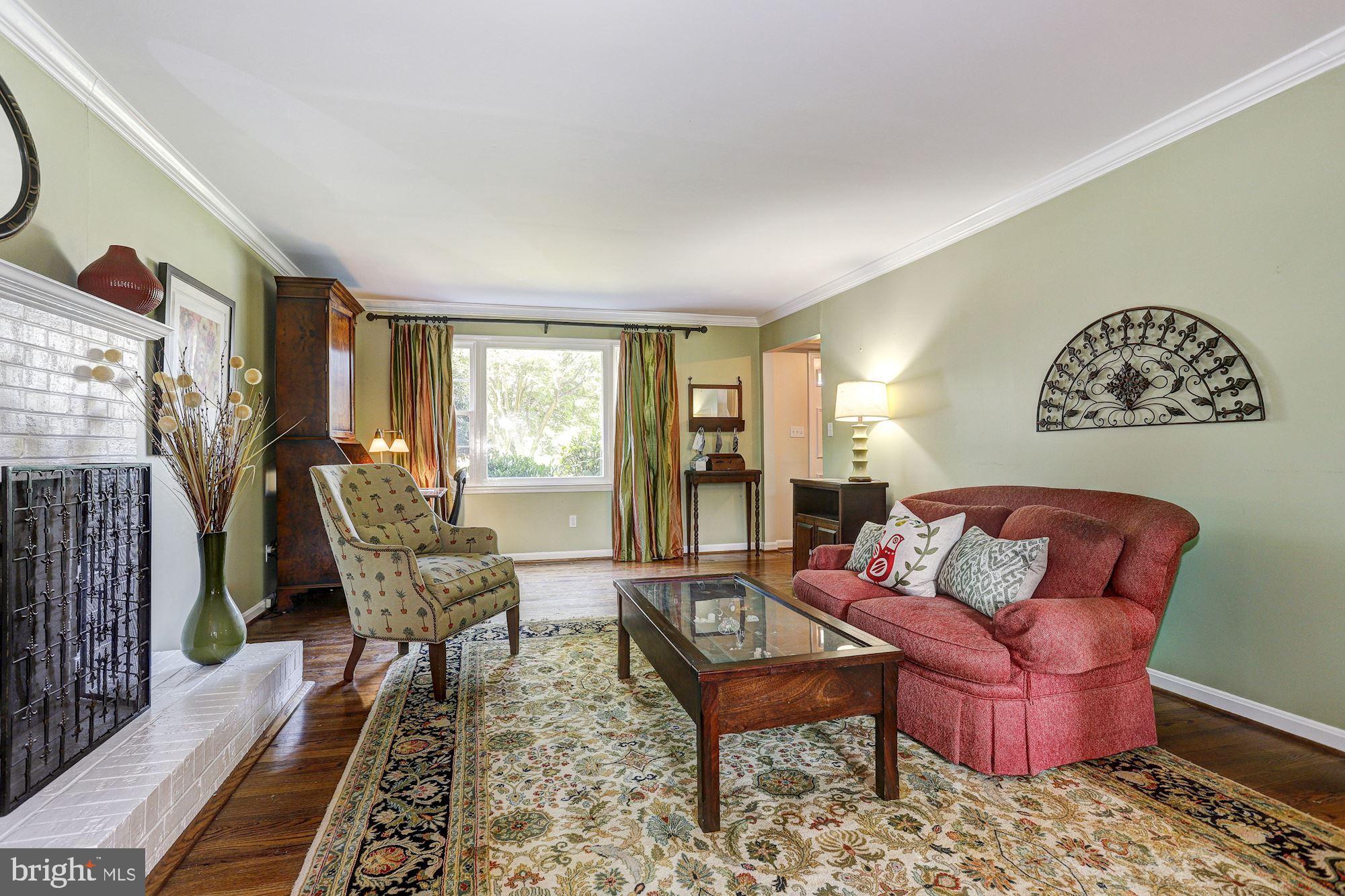 903 Bosley Road Hunt Valley, MD 21030 - Photo 5 of 45 Living Room | Crown Moldings