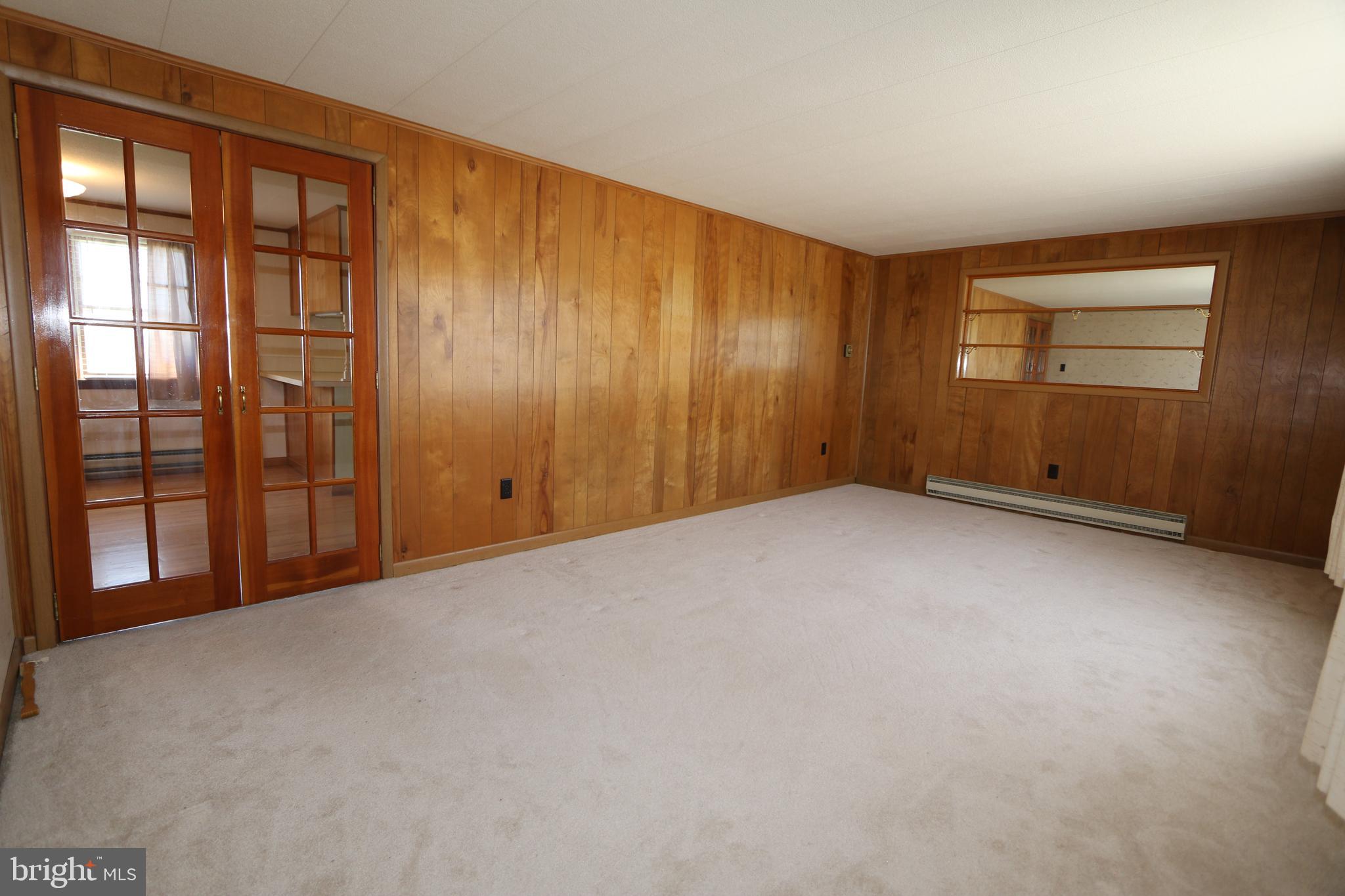16541 Fairview Road Hagerstown, MD 21740 - Photo 2 of 19 Living Room