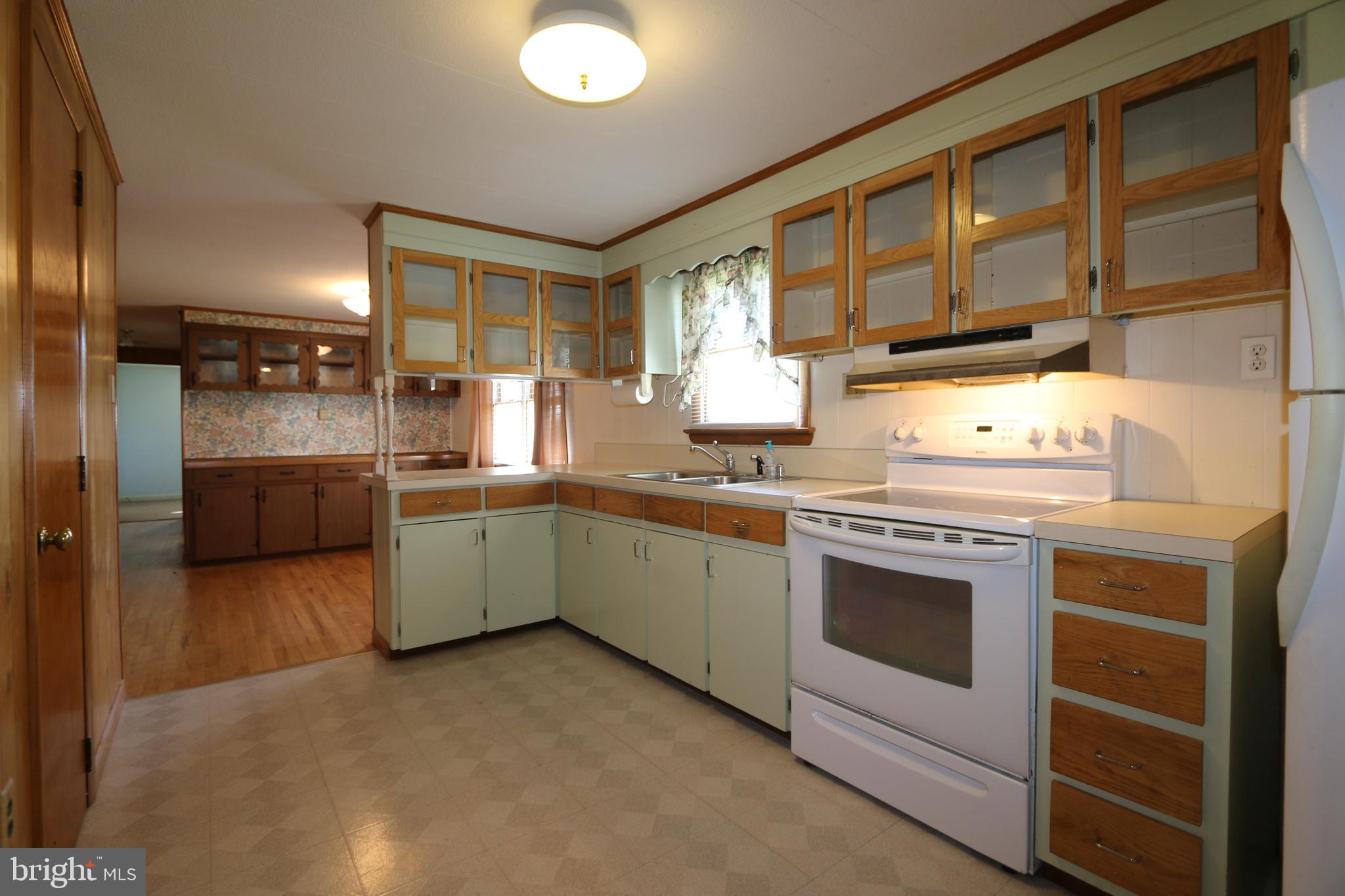 16541 Fairview Road Hagerstown, MD 21740 - Photo 4 of 19 Country Kitchen - All Appliances