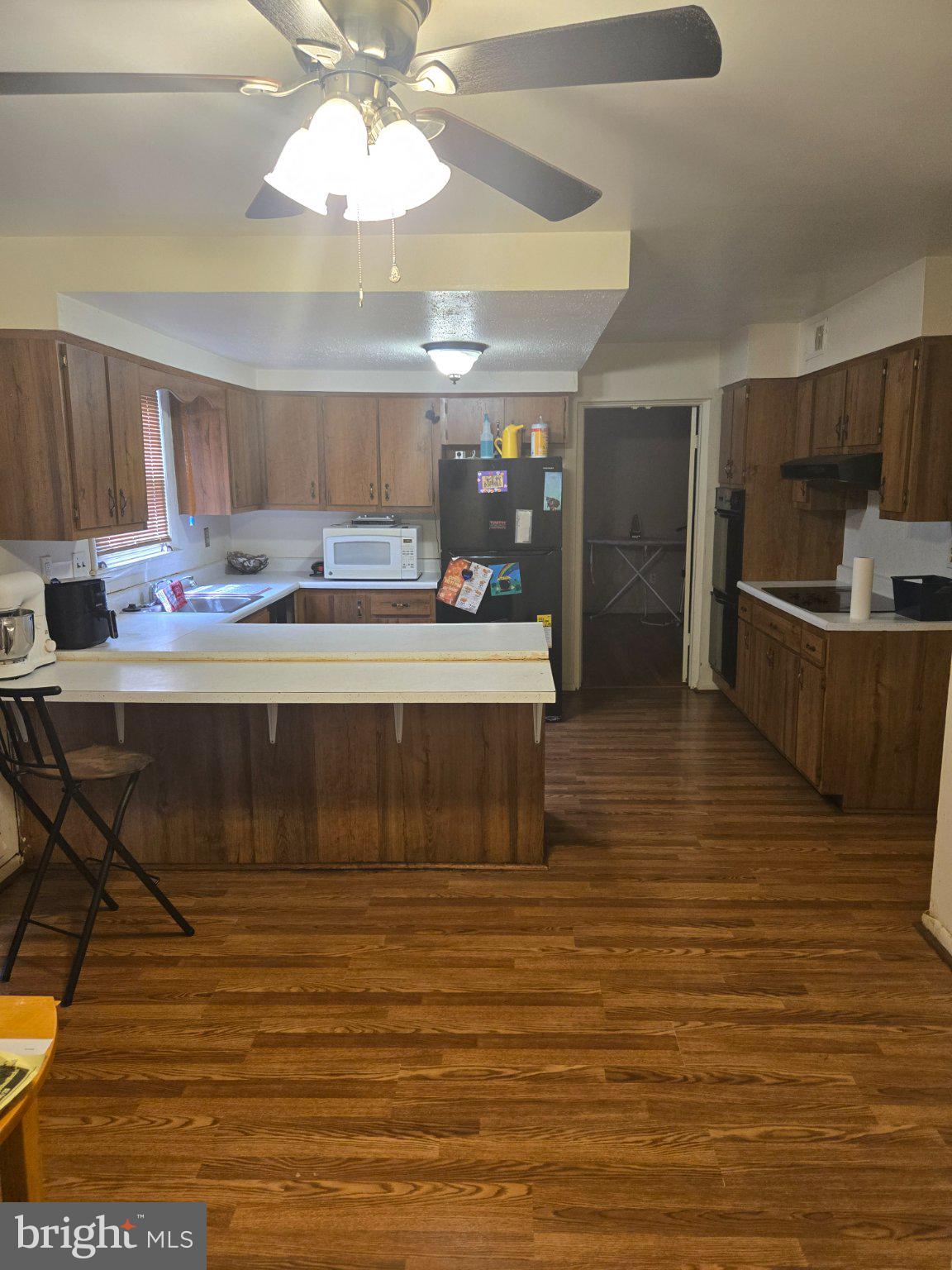 9401 Pine View Lane Clinton, MD 20735 - Photo 2 of 15 a living room with stainless steel appliances kitchen island granite countertop a stove and a sink
