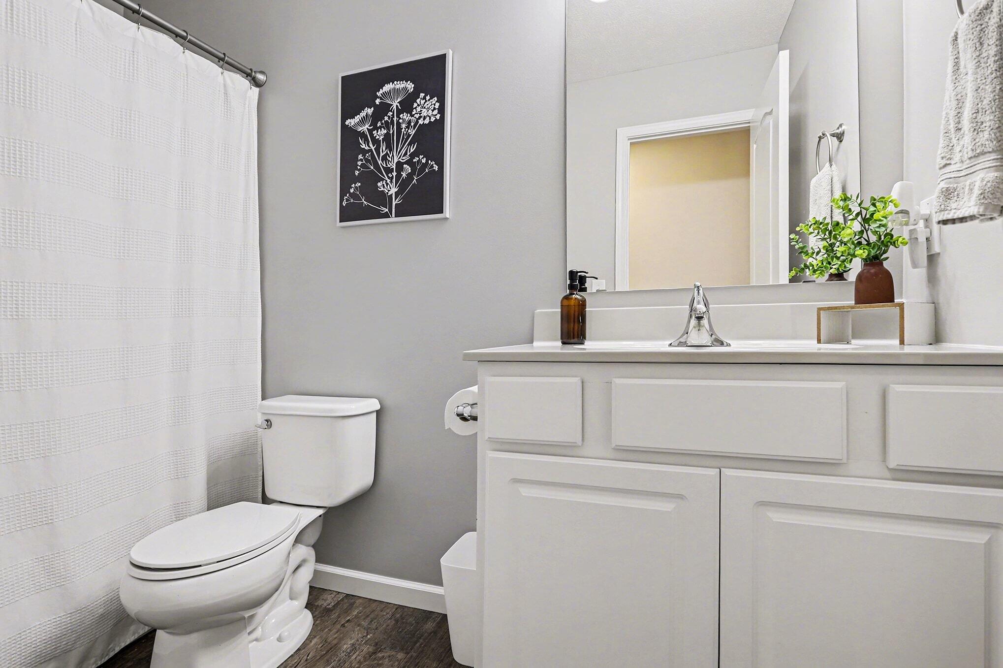 1401 Springview Court Middleville, MI 49333 - Photo 20 of 28 1401 Springview Bathroom