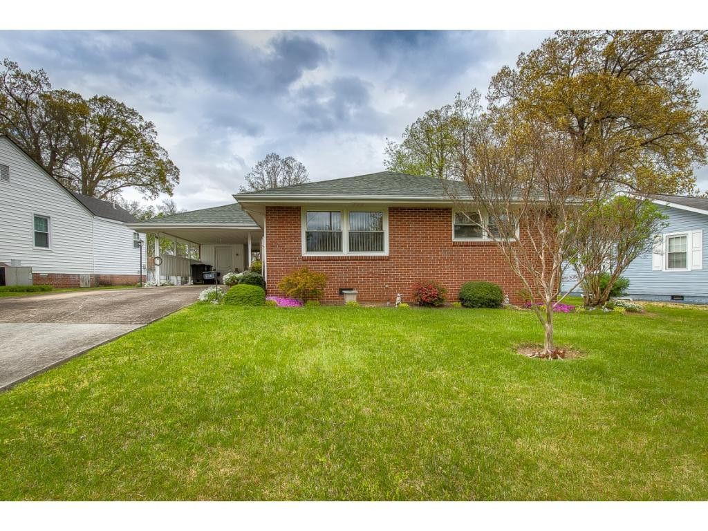 1849 Fairoaks Road Kingsport, TN 37664 - Photo 4 of 30 Photo 4