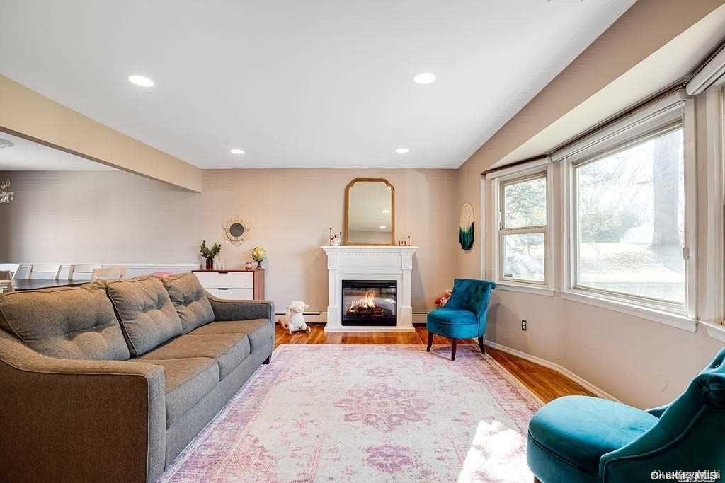 254 Haypath Road Old Bethpage, NY 11804 - Photo 10 of 11