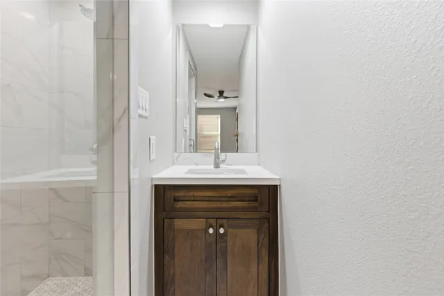 $1,000 | 430 North Hutcheson Street, Houston, TX 77003