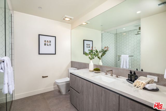 $16,795 | 725 North Croft Avenue, Unit 402, Los Angeles, CA 90069