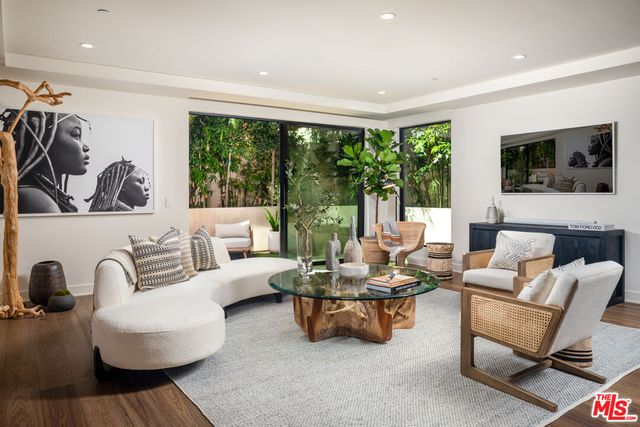 $16,795 | 725 North Croft Avenue, Unit 402, Los Angeles, CA 90069