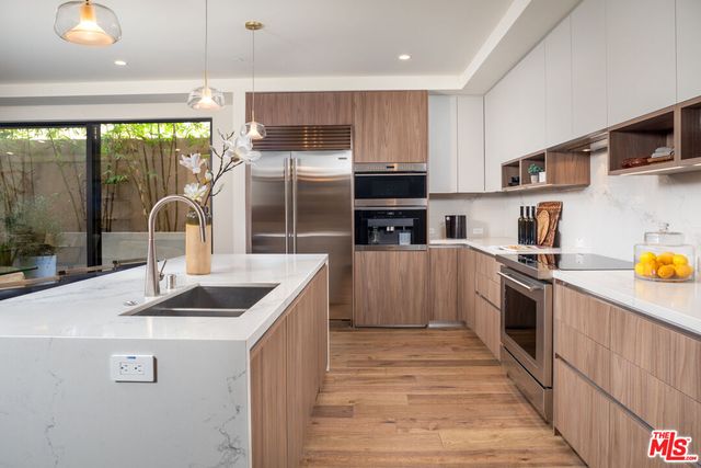 $16,795 | 725 North Croft Avenue, Unit 402, Los Angeles, CA 90069