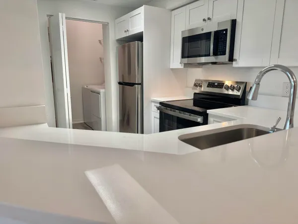 $2,700 | 2725 Anzio Court, Unit 304, Palm Beach Gardens, FL 33410