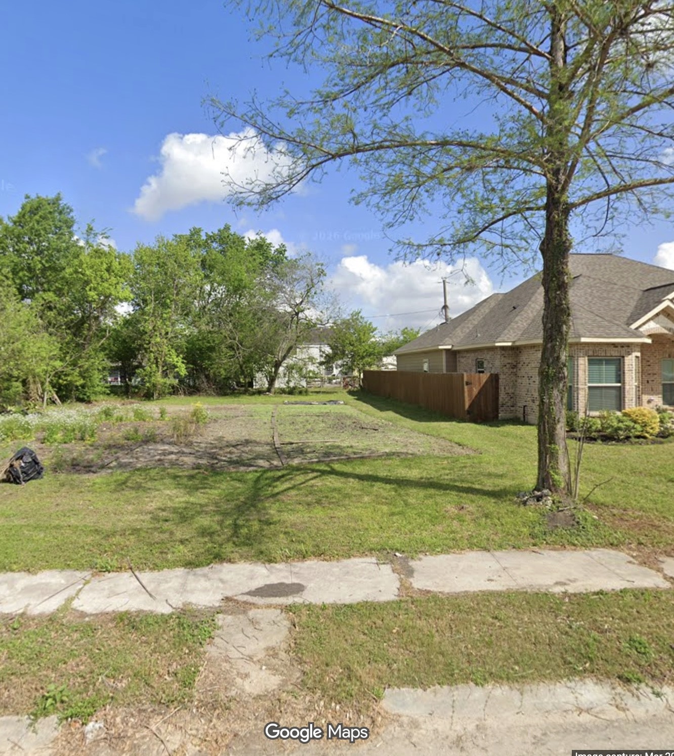 2939 Payson Street Houston, TX 77021 - Photo 1 of 7 a view of a yard with an outdoor space