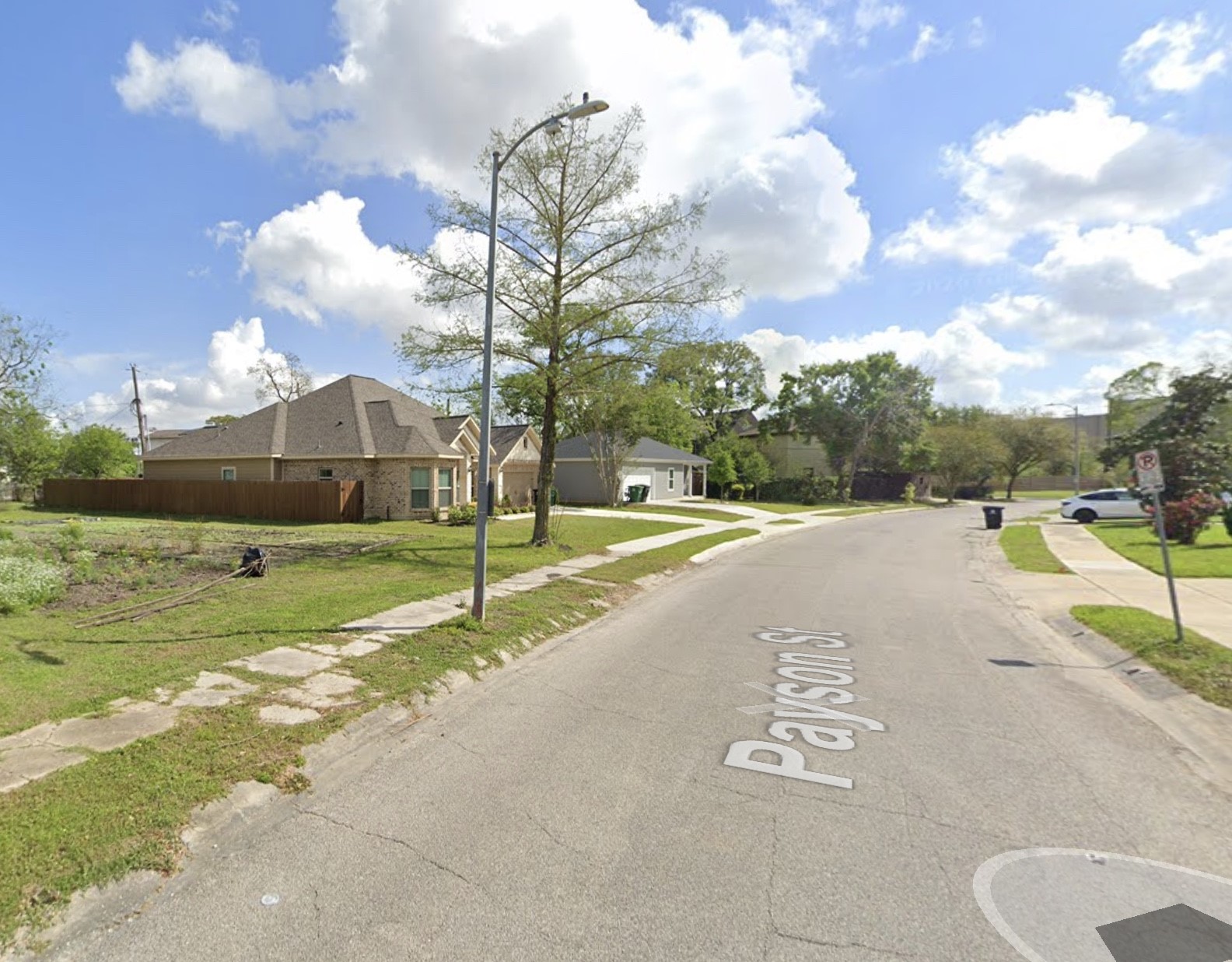 2939 Payson Street Houston, TX 77021 - Photo 3 of 7 a view of a house with a yard