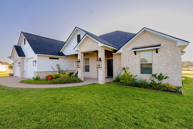 a view of a house with garden and yard