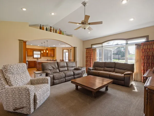 $619,000 | 1524 Silver Valley Drive, De Witt, IA 52742
