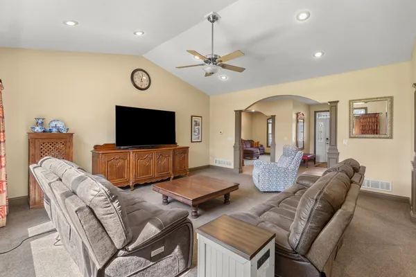 $619,000 | 1524 Silver Valley Drive, De Witt, IA 52742