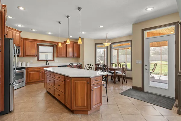 $619,000 | 1524 Silver Valley Drive, De Witt, IA 52742