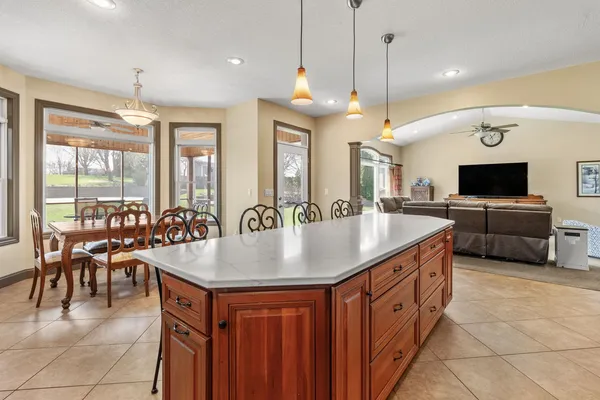 $619,000 | 1524 Silver Valley Drive, De Witt, IA 52742