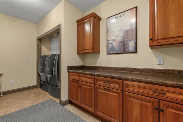 $619,000 | 1524 Silver Valley Drive, De Witt, IA 52742