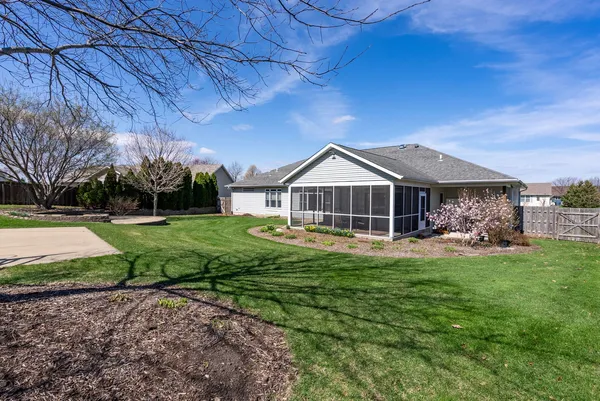 $619,000 | 1524 Silver Valley Drive, De Witt, IA 52742