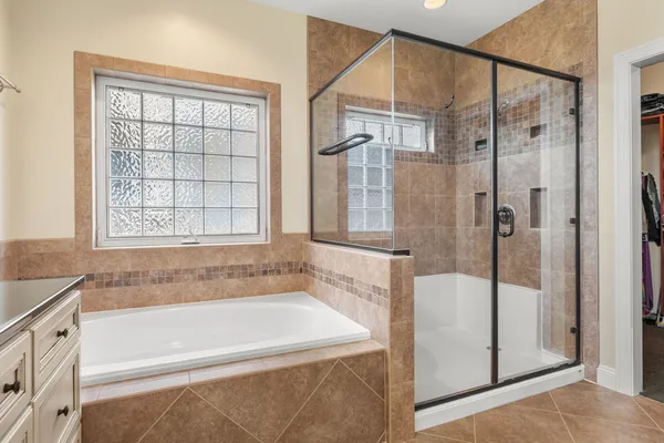 $619,000 | 1524 Silver Valley Drive, De Witt, IA 52742