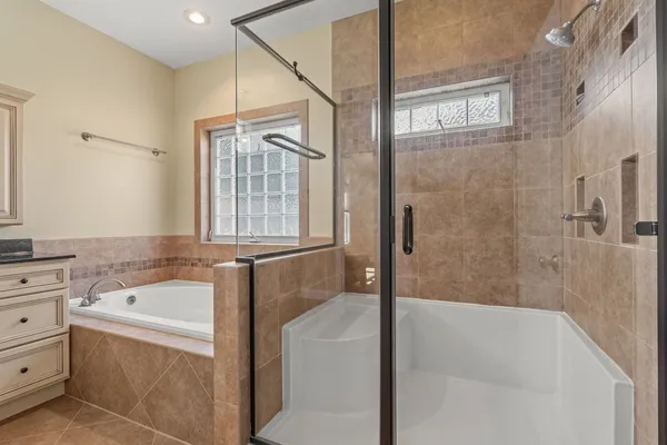 $619,000 | 1524 Silver Valley Drive, De Witt, IA 52742