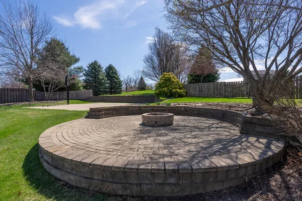 $619,000 | 1524 Silver Valley Drive, De Witt, IA 52742