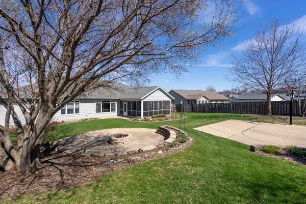 $619,000 | 1524 Silver Valley Drive, De Witt, IA 52742