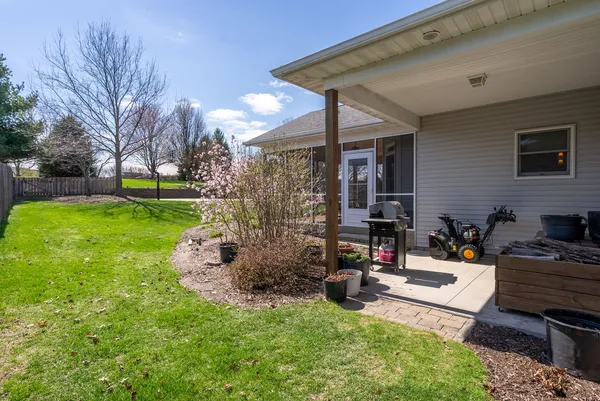 $619,000 | 1524 Silver Valley Drive, De Witt, IA 52742