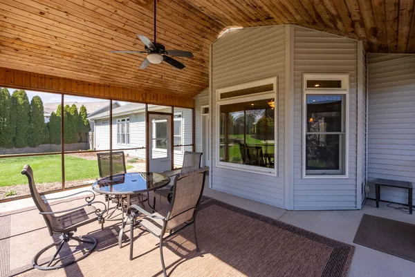 $619,000 | 1524 Silver Valley Drive, De Witt, IA 52742