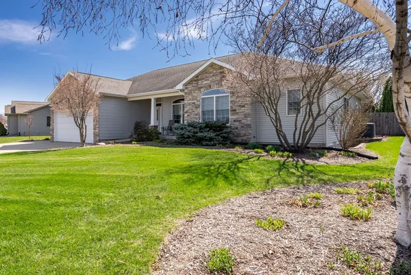 $619,000 | 1524 Silver Valley Drive, De Witt, IA 52742