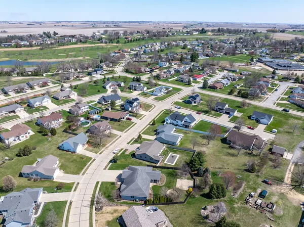 $619,000 | 1524 Silver Valley Drive, De Witt, IA 52742