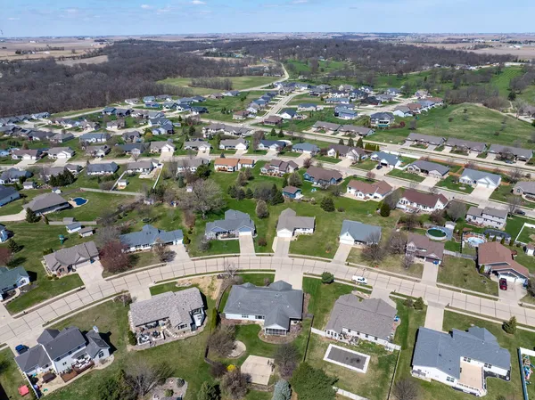 $619,000 | 1524 Silver Valley Drive, De Witt, IA 52742