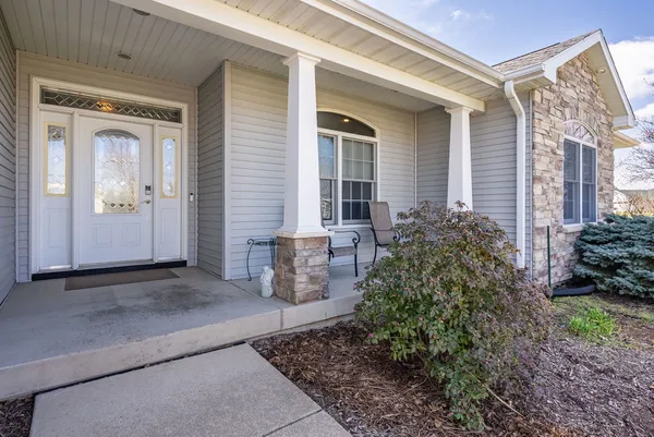 $619,000 | 1524 Silver Valley Drive, De Witt, IA 52742