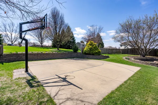 $619,000 | 1524 Silver Valley Drive, De Witt, IA 52742