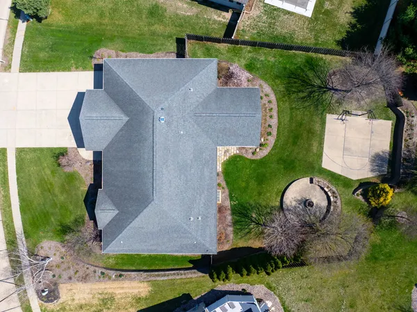 $619,000 | 1524 Silver Valley Drive, De Witt, IA 52742