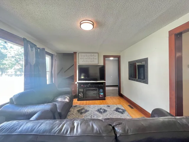 $180,000 | 611 16th Street Southwest, Willmar, MN 56201