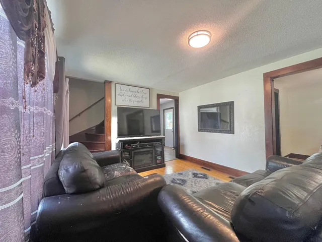 $180,000 | 611 16th Street Southwest, Willmar, MN 56201