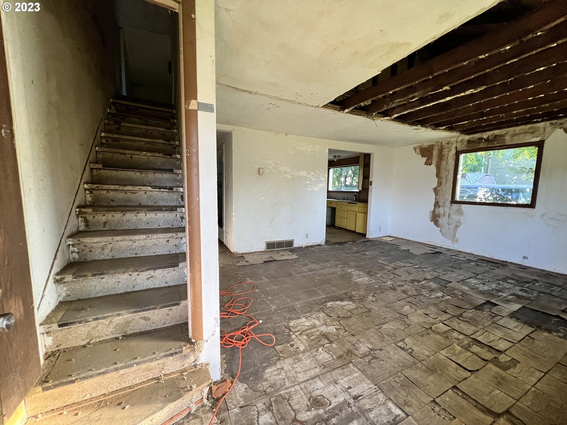 16920 East Burnside Street Portland, OR 97233 - Photo 2 of 8 a view of an empty room