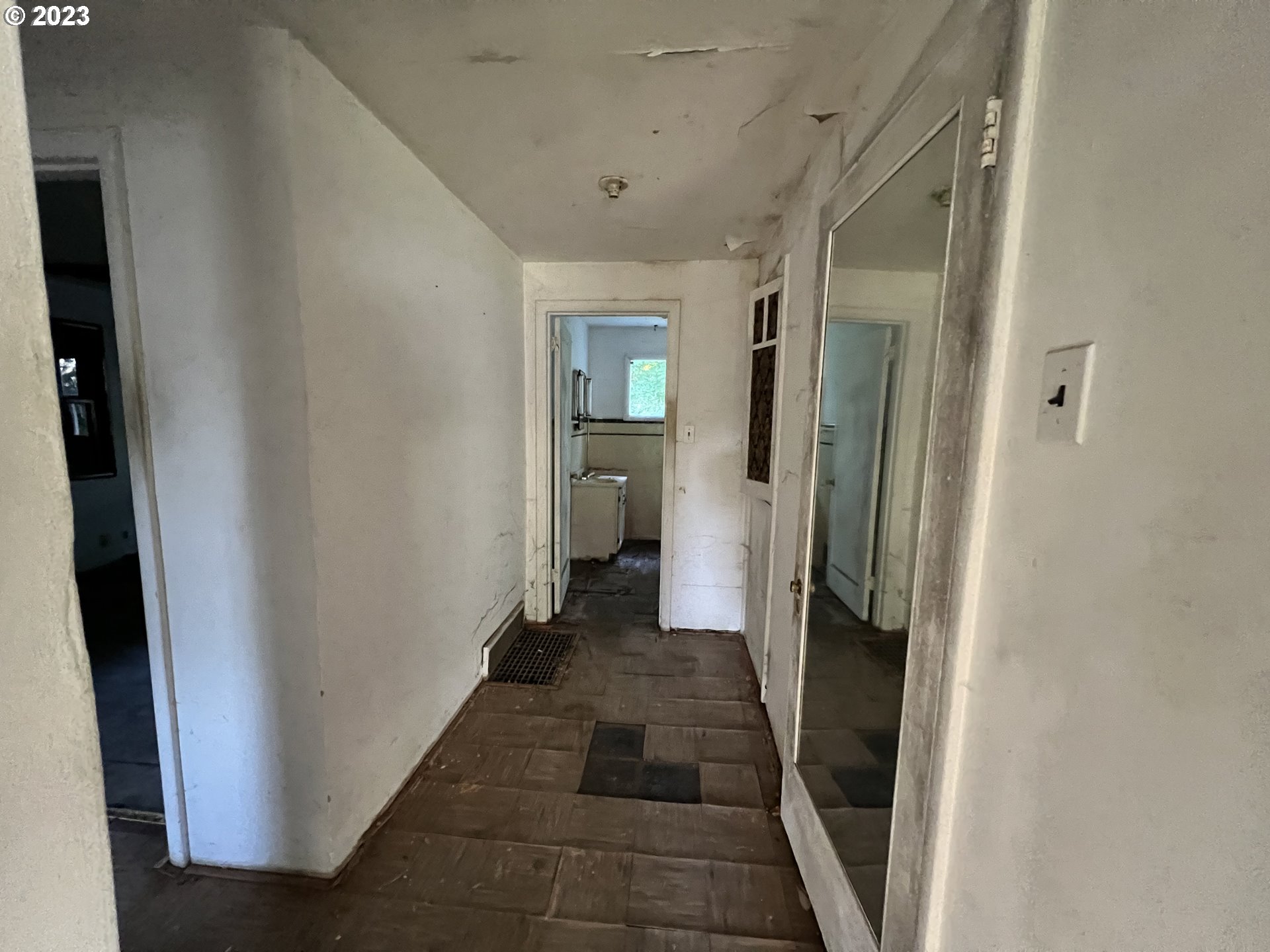 16920 East Burnside Street Portland, OR 97233 - Photo 6 of 8 a view of a hallway