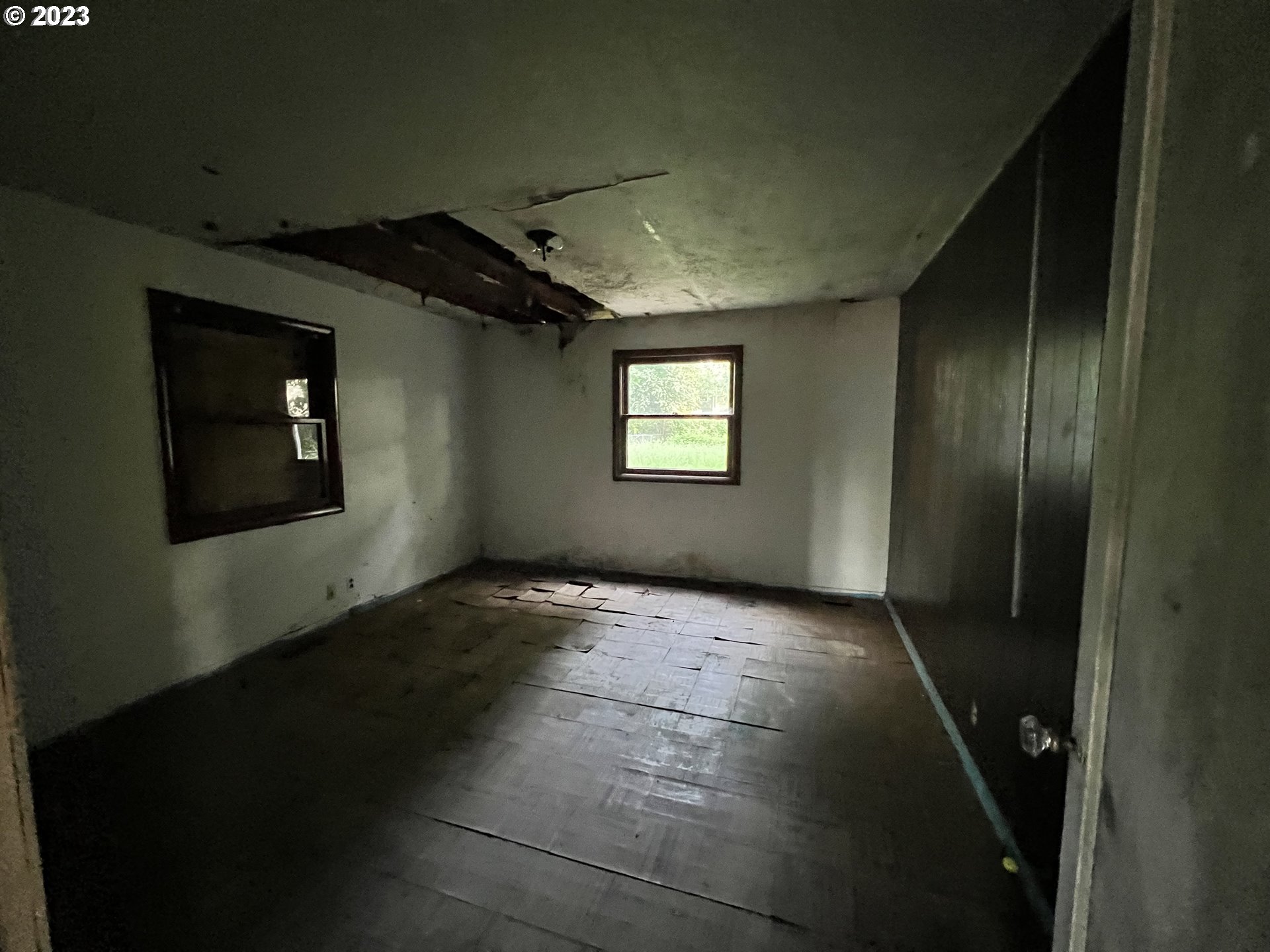 16920 East Burnside Street Portland, OR 97233 - Photo 8 of 8 a view of an empty room and window