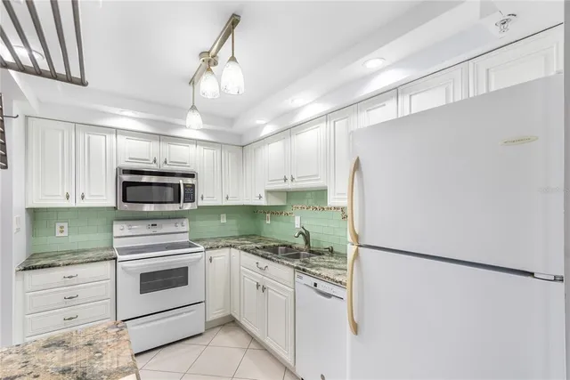 $2,000 | 255 Dolphin Point, Unit 414, Clearwater Beach, FL 33767