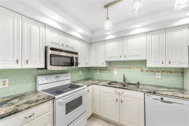 $2,000 | 255 Dolphin Point, Unit 414, Clearwater Beach, FL 33767