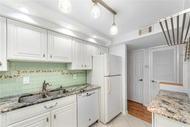 $2,000 | 255 Dolphin Point, Unit 414, Clearwater Beach, FL 33767