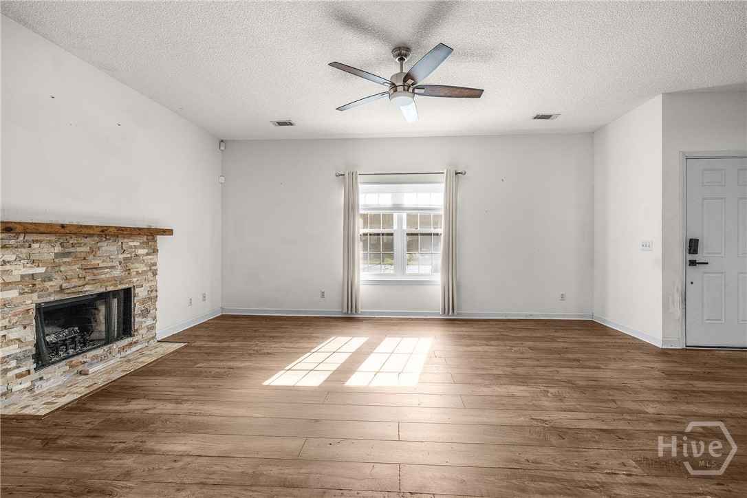 12 Kingslan Court Savannah, GA 31419 - Photo 11 of 35 Living Area