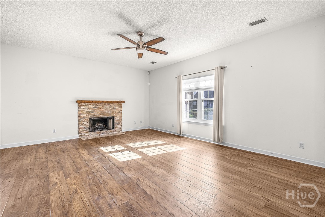 12 Kingslan Court Savannah, GA 31419 - Photo 8 of 35 Living Area