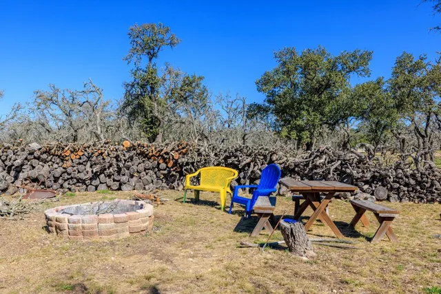 $537,000 | 259 Burr Oak Trail, Harper, TX 78631