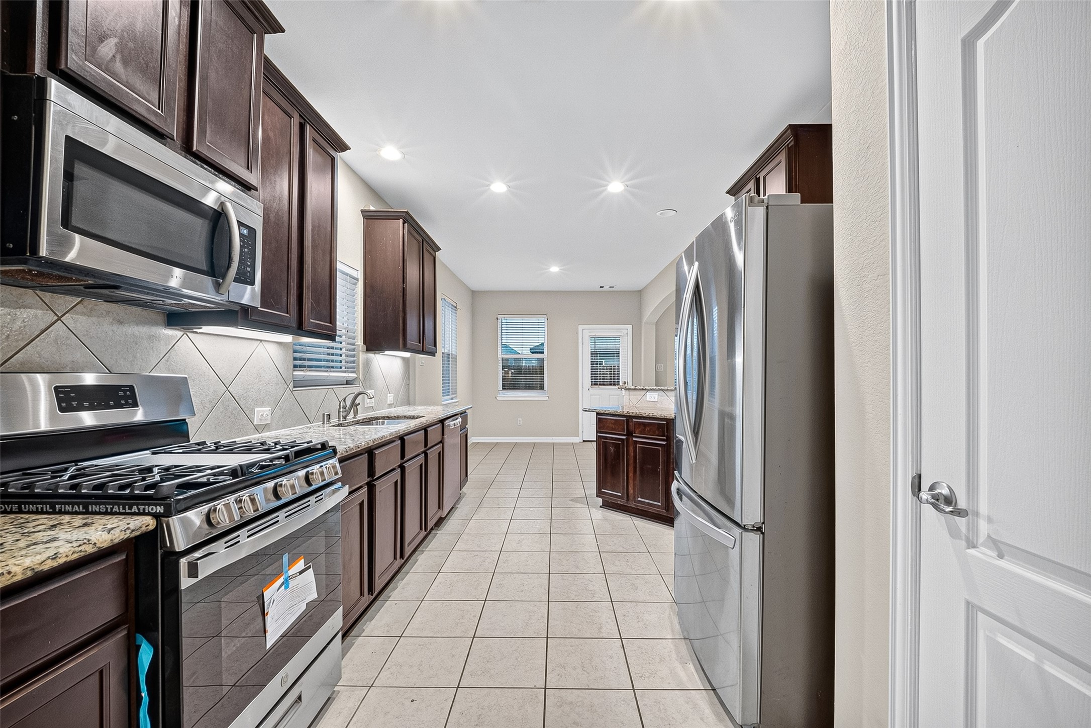 10015 Chase Court Baytown, TX 77521 - Photo 12 of 49