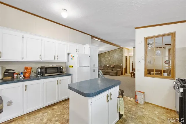 $199,900 | 10311 Wayne Drive, Potosi, MO 63664