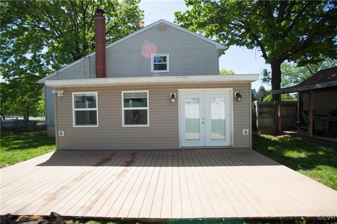 2204 Abington Road Bethlehem, PA 18018 - Photo 18 of 24 Composite Wood Deck