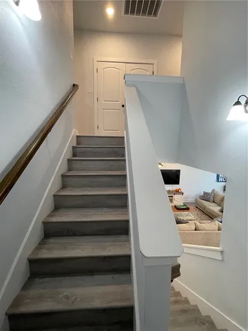 a view of entryway and kitchen